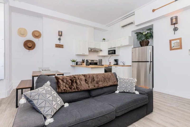 North House - Manoir des Remparts- Renovated 3 Bedroom Oasis, Quebec City, Canada