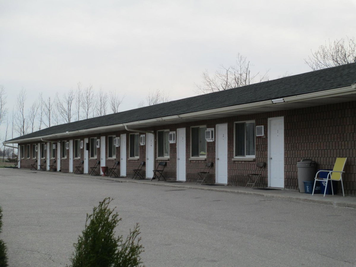 Newburg Inn Motel, Canada