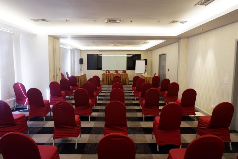CROWN PRINCE Hotel Surabaya Managed by Midtown Indonesia, Surabaya, Indonesia