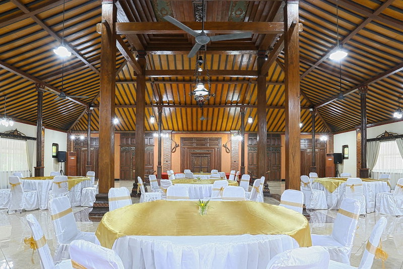 Melva Balemong, Ungaran, Indonesia