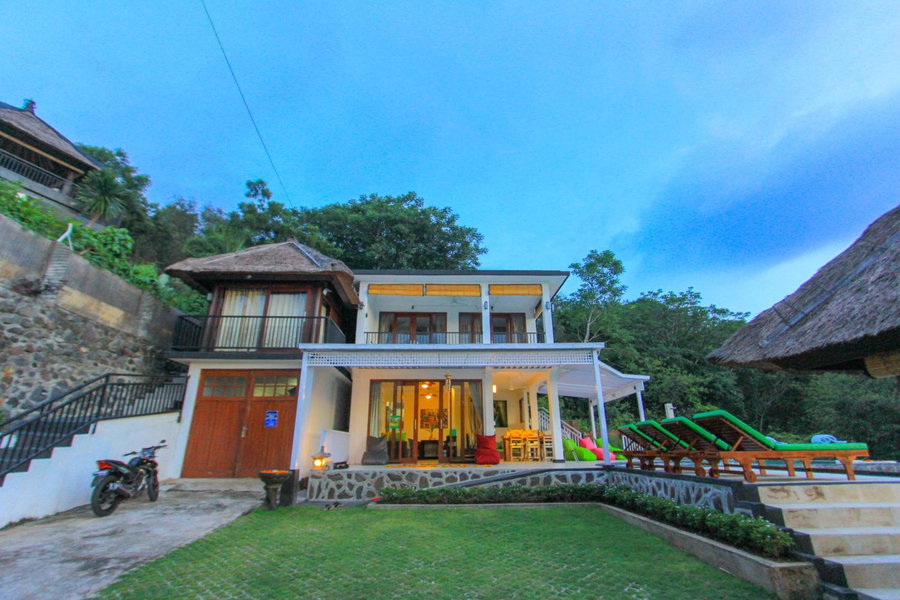Villa Rinisha Rumah Senja Temukus Lovina, Lovina, Indonesia