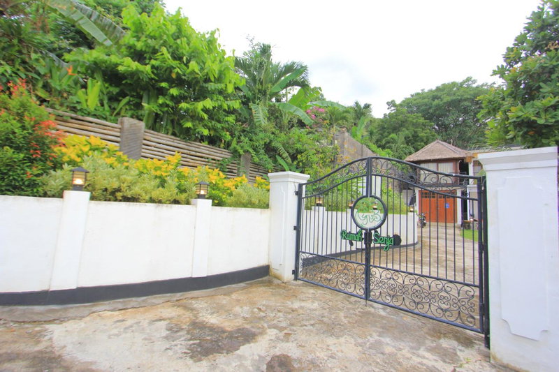 Villa Rinisha Rumah Senja Temukus Lovina, Lovina, Indonesia