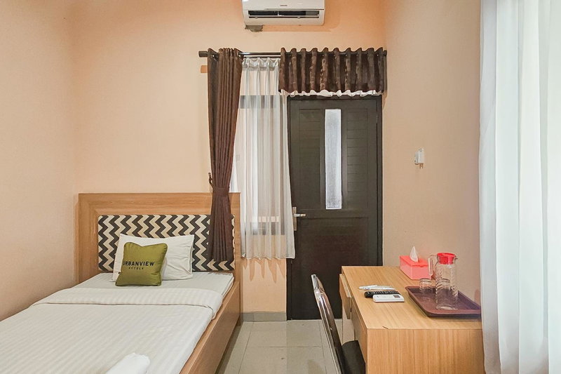 Urbanview MJ House Syariah Bandung, Bandung, Indonesia