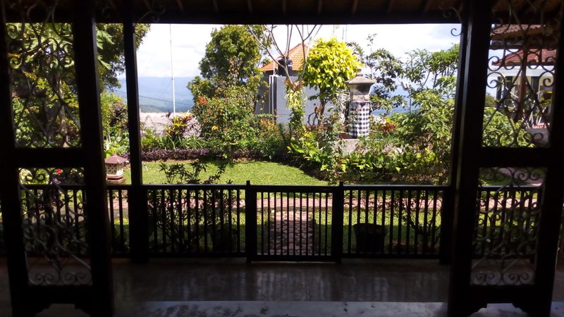 Guru Ratna, Munduk, Indonesia