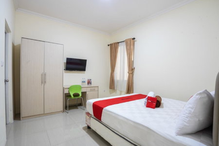 RedDoorz Plus near Siloam Karawaci, Tangerang, Indonesia