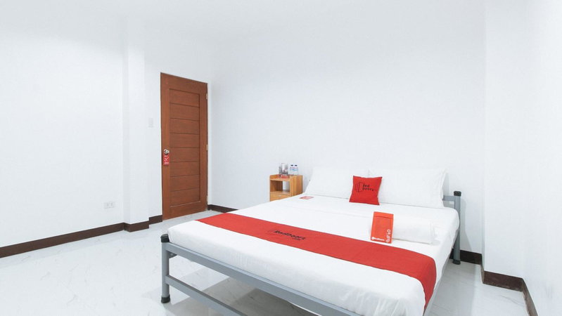 RedDoorz @ Eros Travellers Pensione, Iloilo City, Philippines