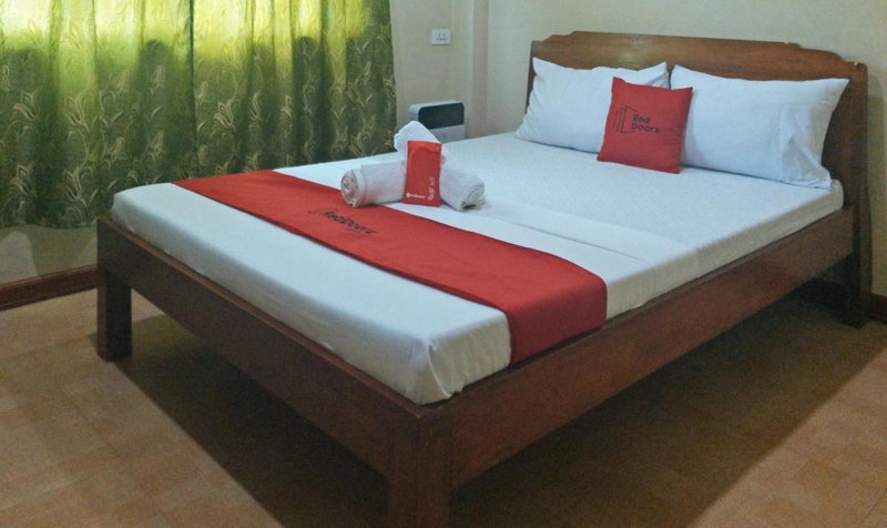 RedDoorz near Talisay District Hospital, Candulawan, Philippines