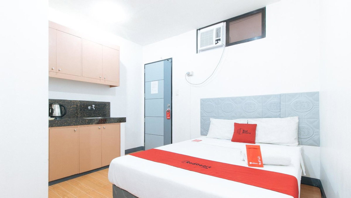 RedDoorz at CAA Road Las Pinas, Philippines