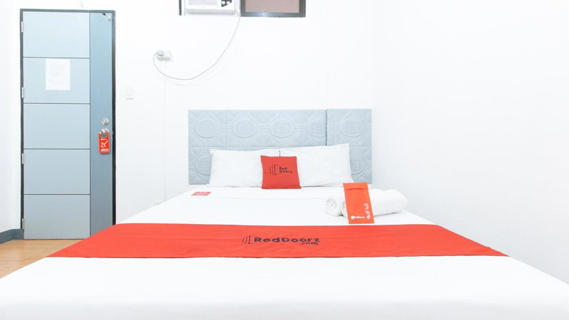 RedDoorz at CAA Road Las Pinas, Manila, Philippines