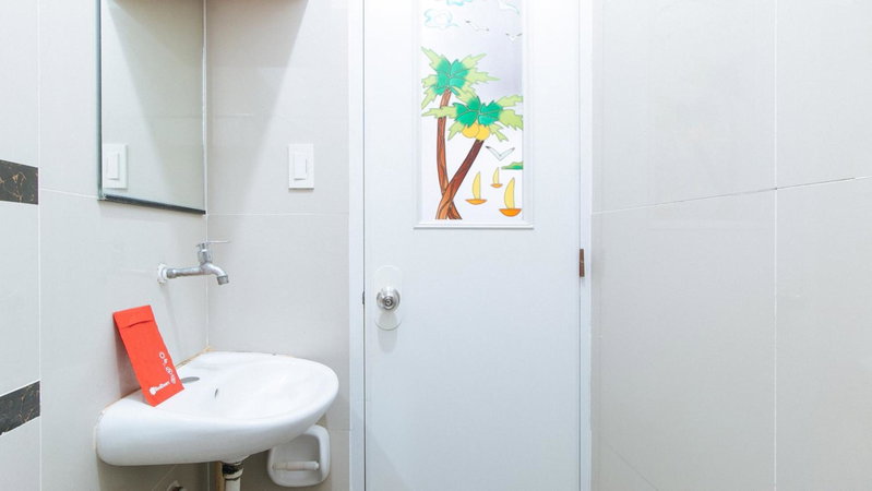 RedDoorz at CAA Road Las Pinas, Manila, Philippines
