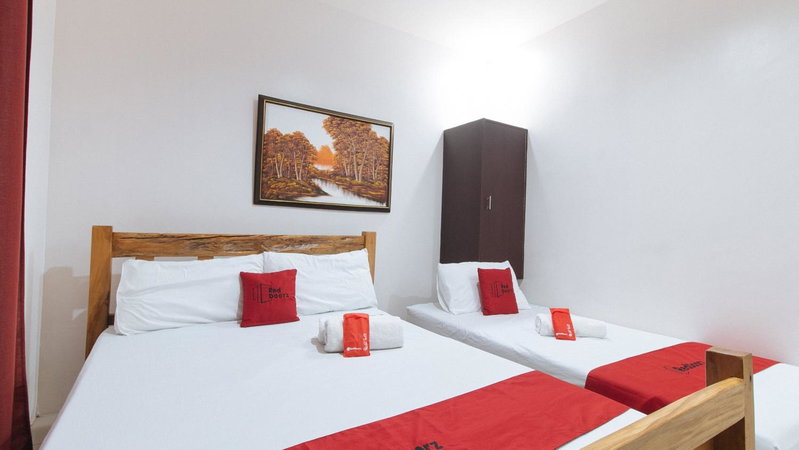 RedDoorz Plus @ Jollydays Hotel Nueva Ecija, San Jose, Philippines