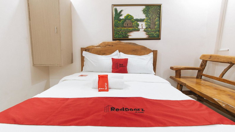 RedDoorz Plus @ Jollydays Hotel Nueva Ecija, San Jose, Philippines