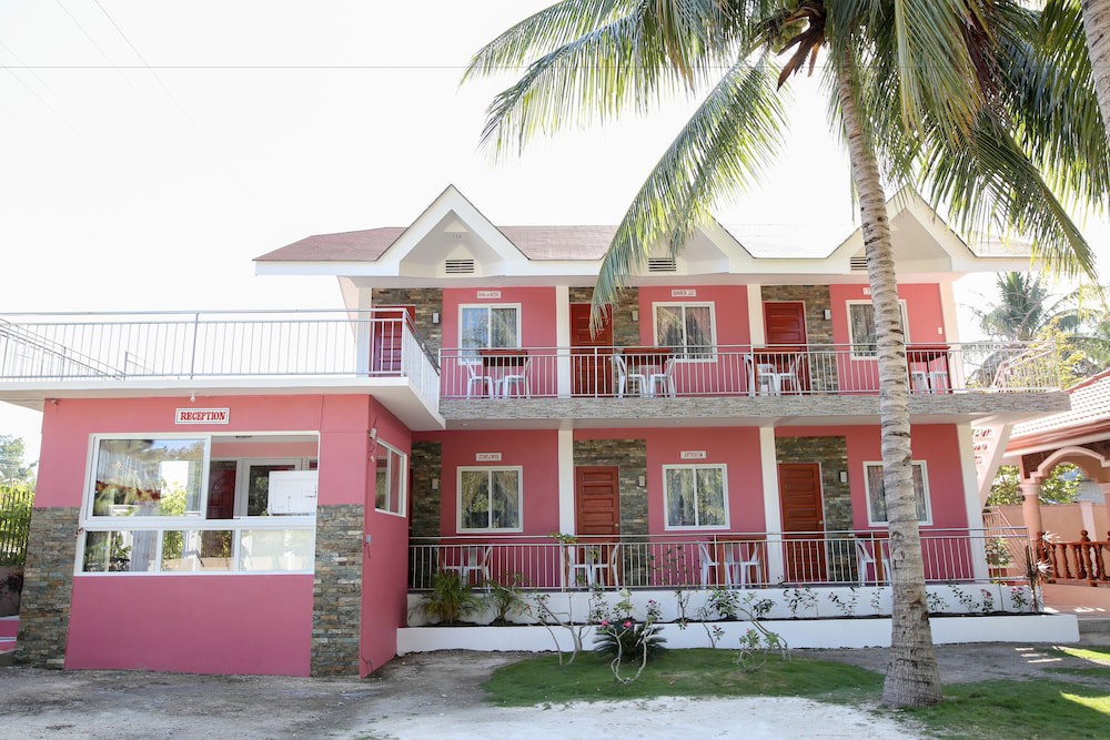 Hotel · Luzmin BH - Pink House, Oslob