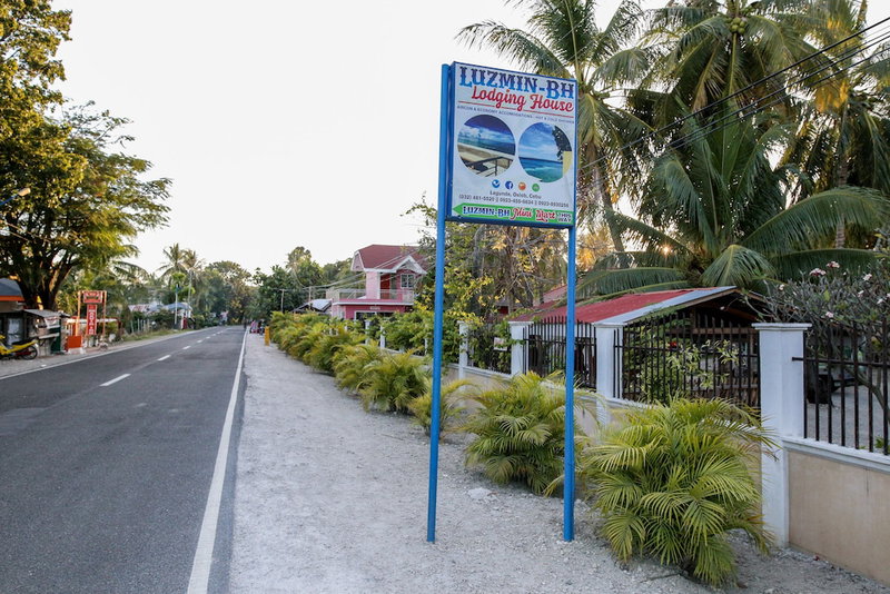 Luzmin BH - Pink House, Oslob, Philippines