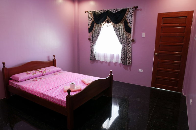 Luzmin BH - Pink House, Oslob, Philippines