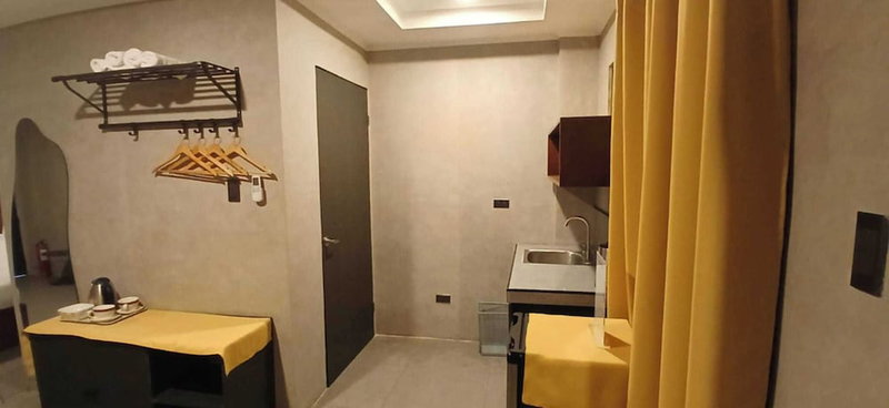 Townhouse Oak Grey Hotel Near Clark International Airport, Angeles City, Philippines