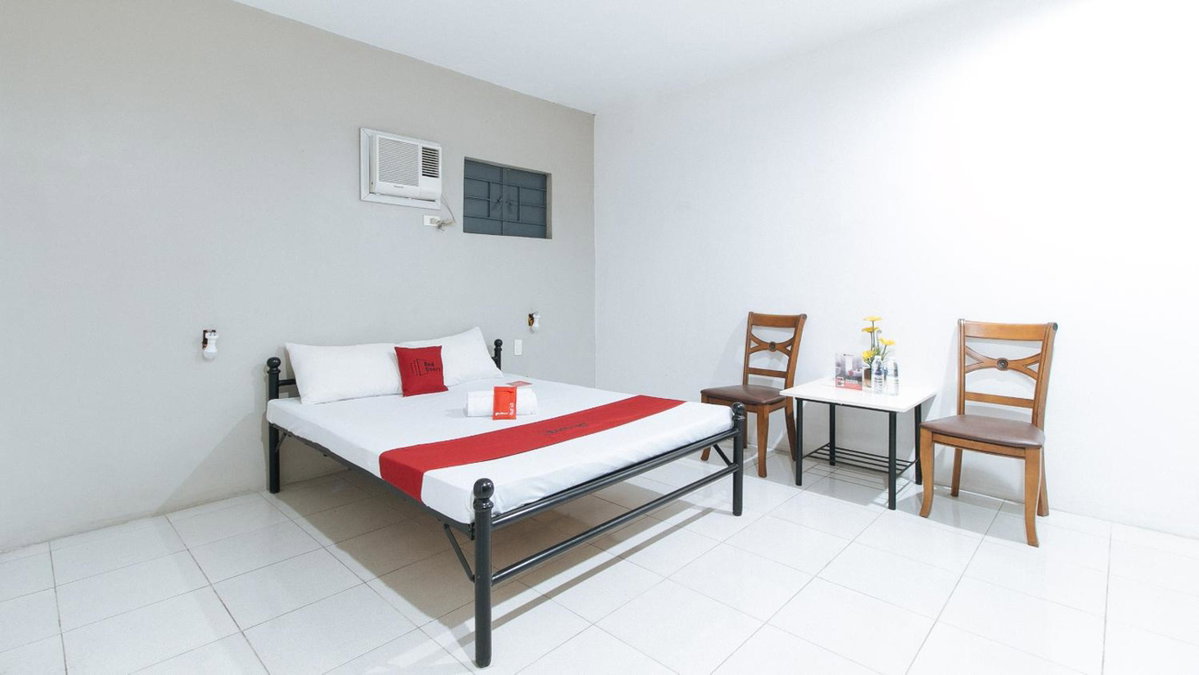 Hotel · RedDoorz near SM Calamba, Laguna