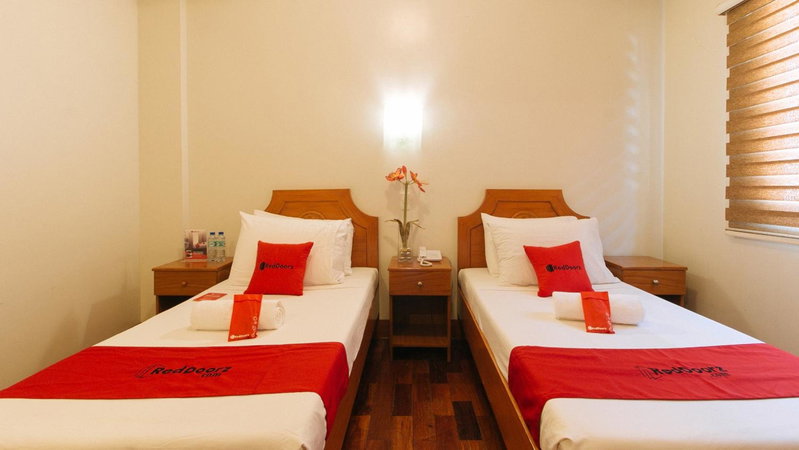 RedDoorz Premium @ Nick Hotel Gerona Tarlac, Tarlac, Philippines