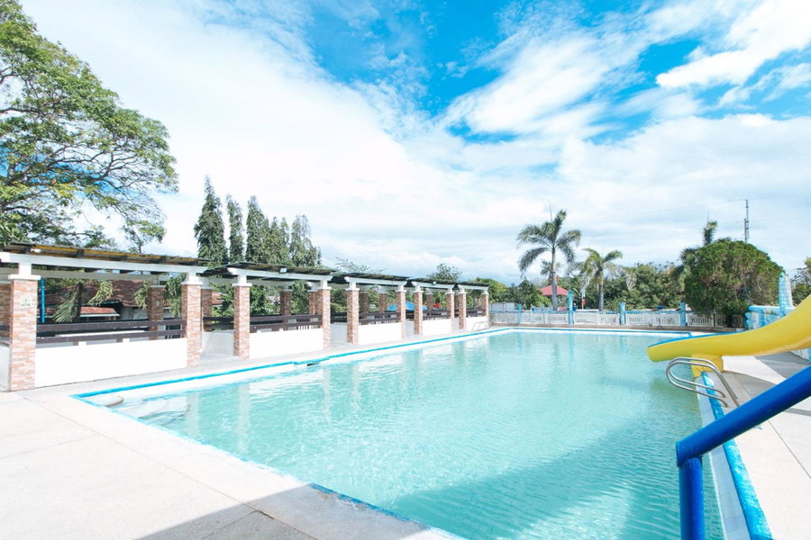 RedDoorz at Royal Grande Beach Resort Batangas, Batangas City, Philippines