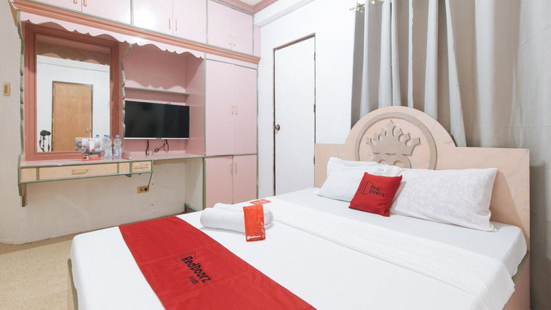 RedDoorz at Royal Grande Beach Resort Batangas, Batangas City, Philippines