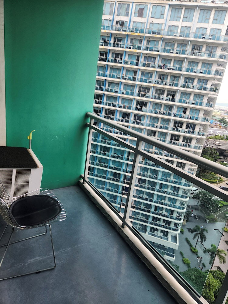Hotel · Azure Staycation Philippines by AMRS Near Manila International Airport, Parañaque