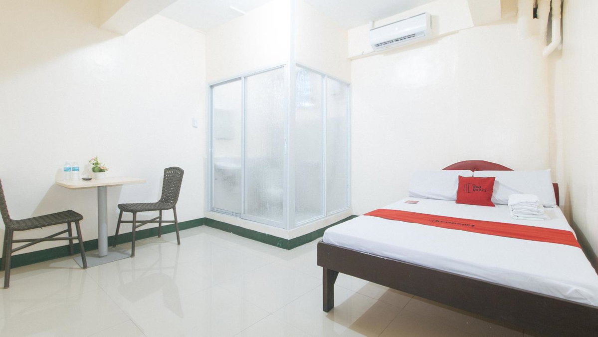 RedDoorz @ Western Bicutan Transients Inn, Philippines