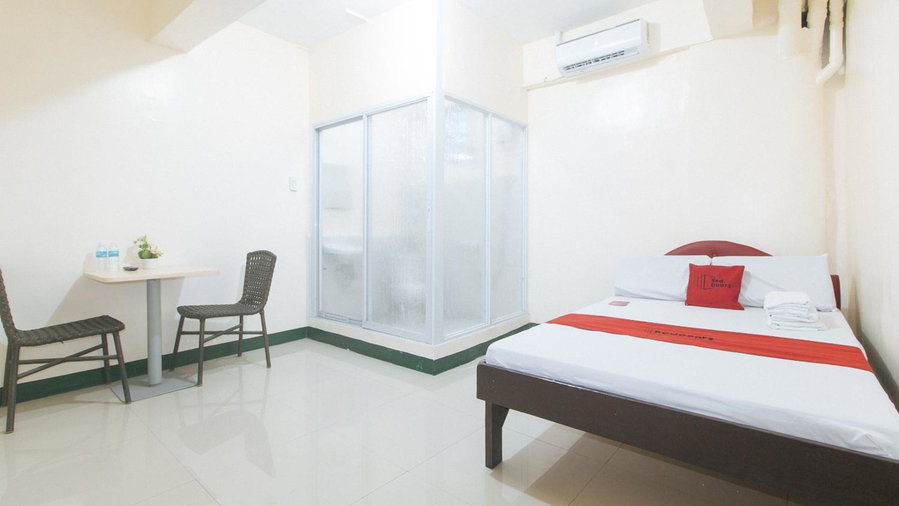 RedDoorz @ Western Bicutan Transients Inn, Manila, Philippines
