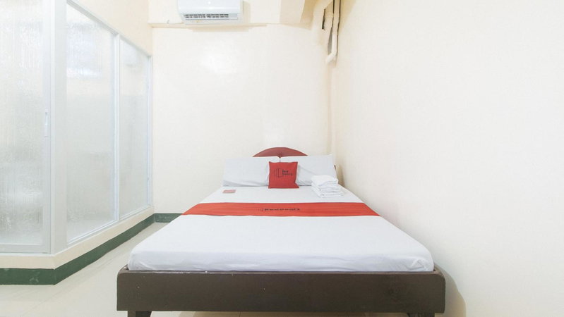 RedDoorz @ Western Bicutan Transients Inn, Manila, Philippines