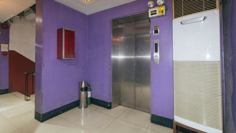 RedDoorz @ Riches Holiday Hotel Avenida, Manila, Philippines