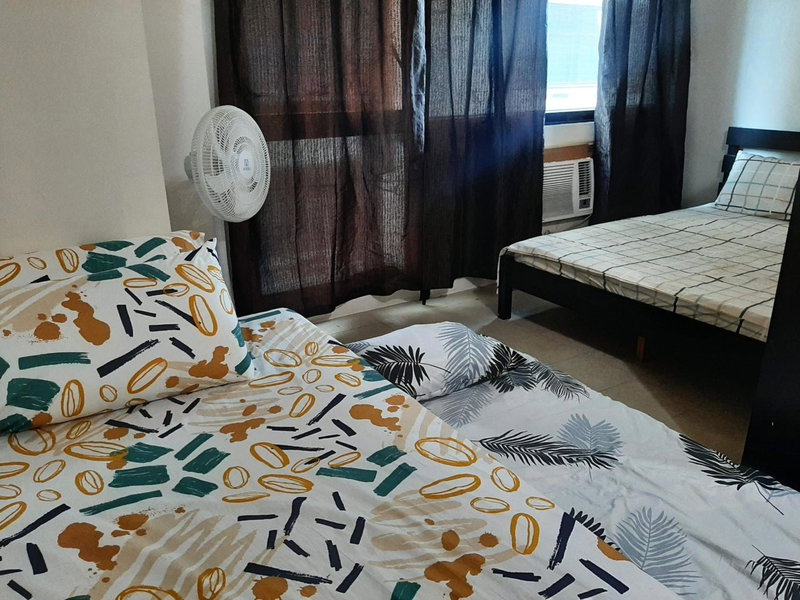 Posh Beds with City View and Pools, Manila, Philippines