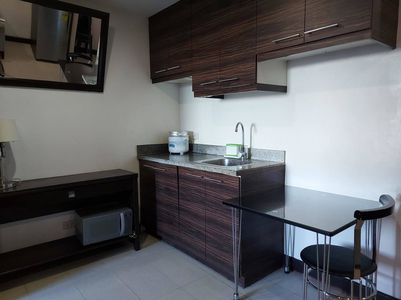 Posh Beds with City View and Pools, Manila, Philippines