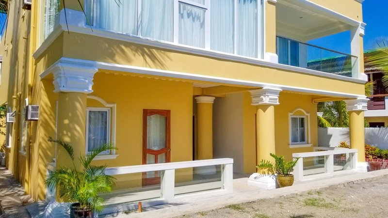 Crystal Shores Beach Resort powered by Cocotel, Bataan, Philippines