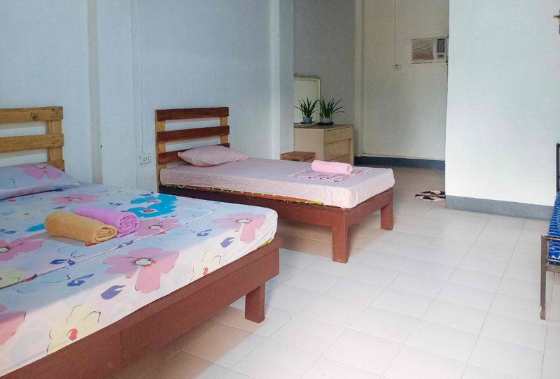 RedDoorz at St Anthony Beach Resort, Asturias, Philippines