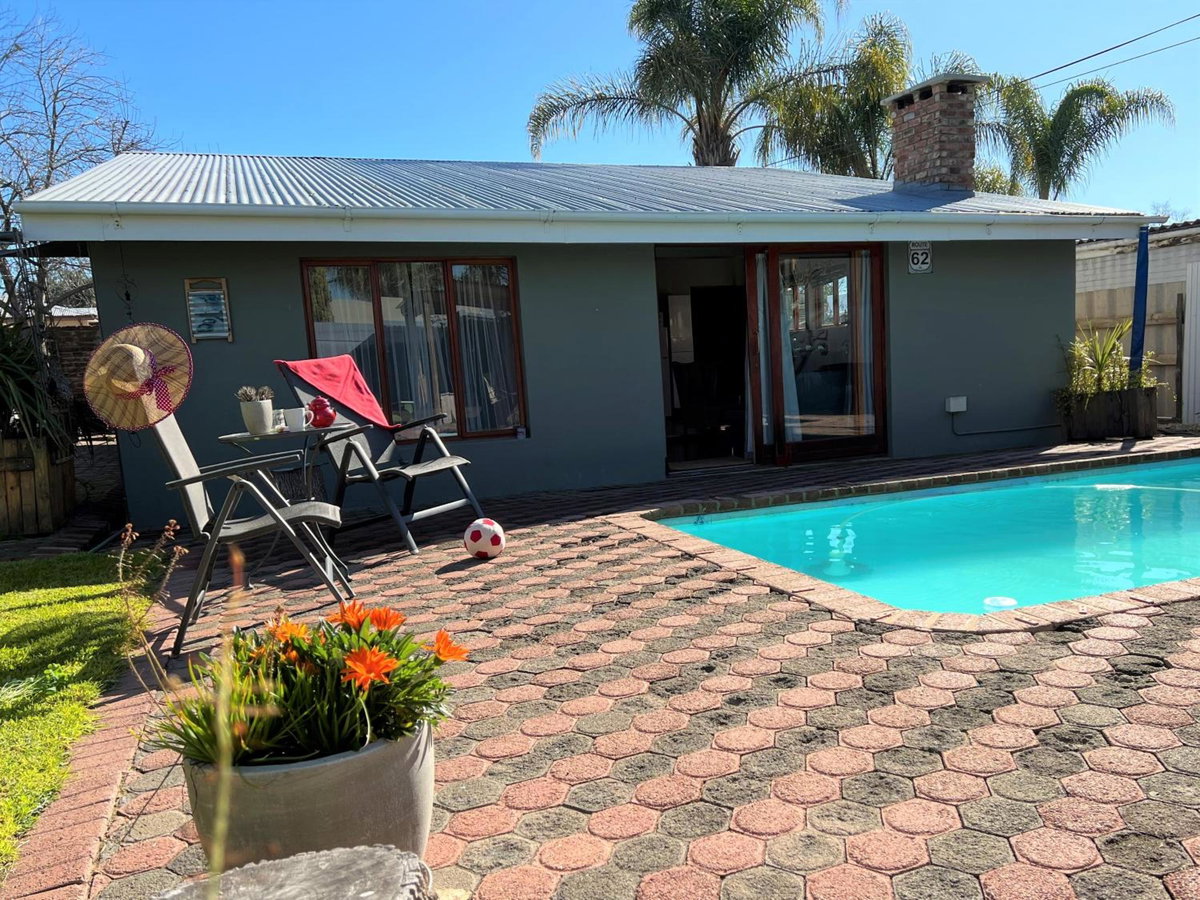 Hotel · Tuinhuis, Oudtshoorn
