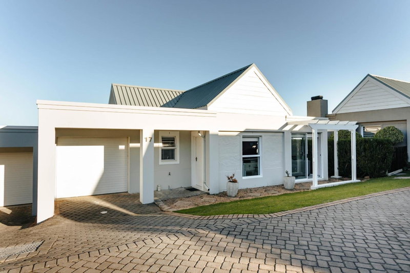 Kingswood Manor No.17, George, South Africa