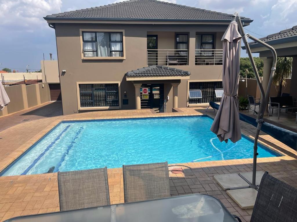 Hotel · Thokomala Guest House, Germiston