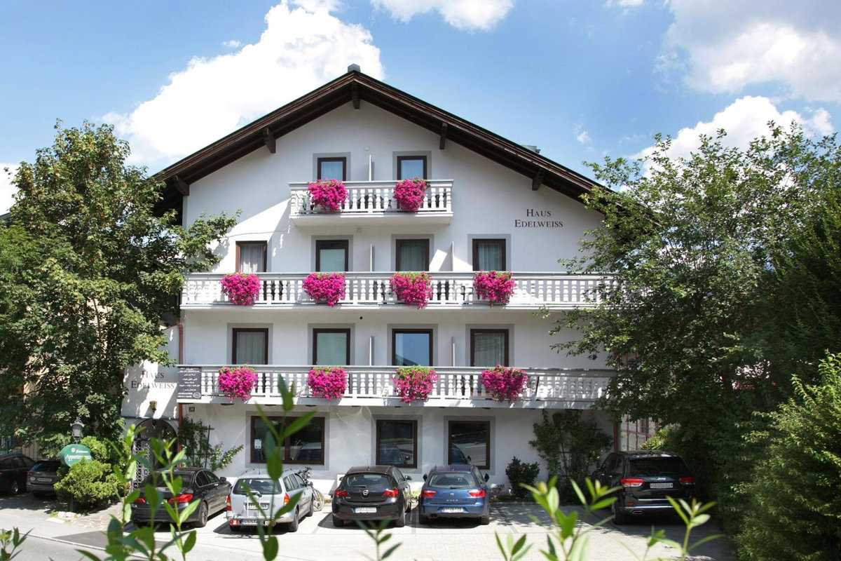 Hotel · Lake and Cityhotel Edelweiss - self Check in, Zell Am See