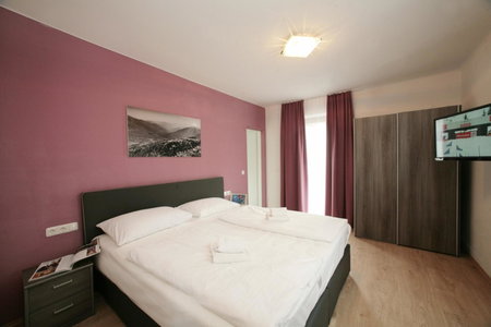Lake and Cityhotel Edelweiss - self Check in, Zell am See, Austria