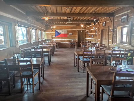 Šeberák - ubytování v CHATIČKÁCH a GLAMPING, Prague, Czechia