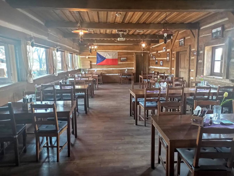 Šeberák - ubytování v CHATIČKÁCH a GLAMPING, Prague, Czechia