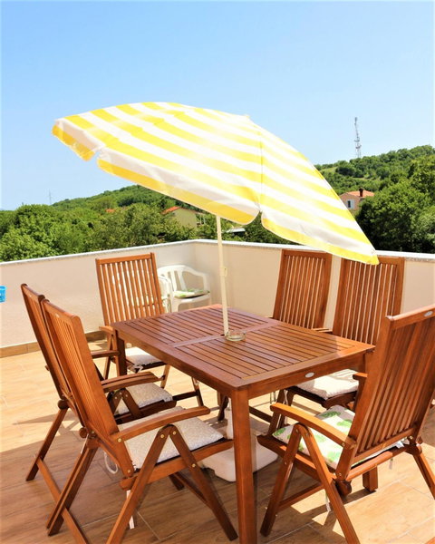 Apartments MARIO, Malinska, Croatia