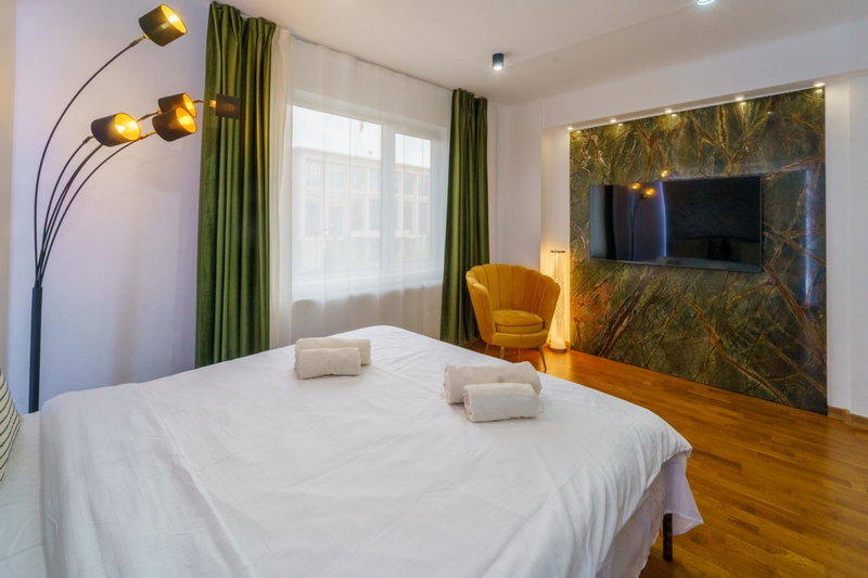 Main square 5 star luxury apartment with view, Cluj-Napoca, Romania