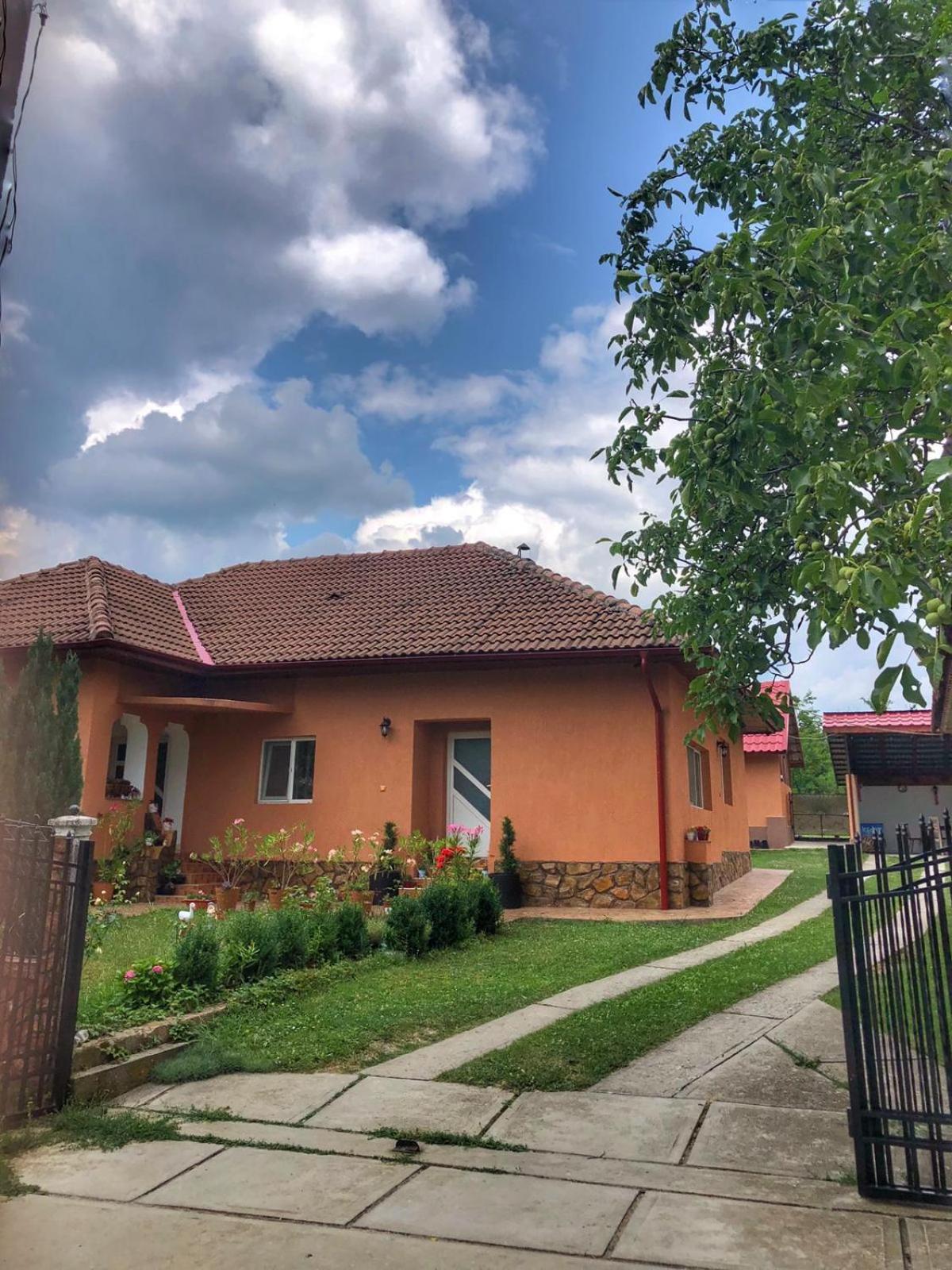 Casa Andra, Romania