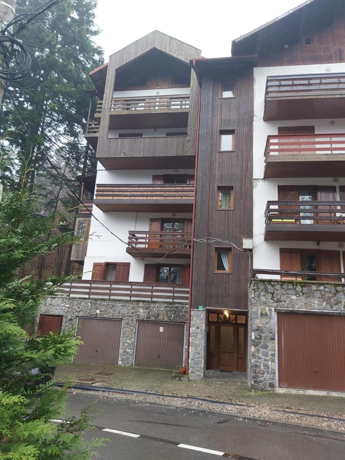 Emma apartament, Romania
