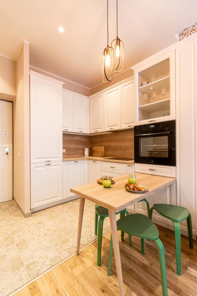 Black Gate - Quiet Studio in the Heart of Old Town with Free Private Secured Parking, Braşov, Romania