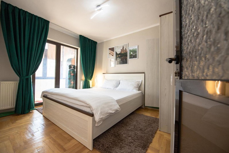 Apartament S46, Roman, Romania