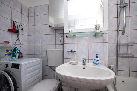 Apartament S46, Roman, Romania
