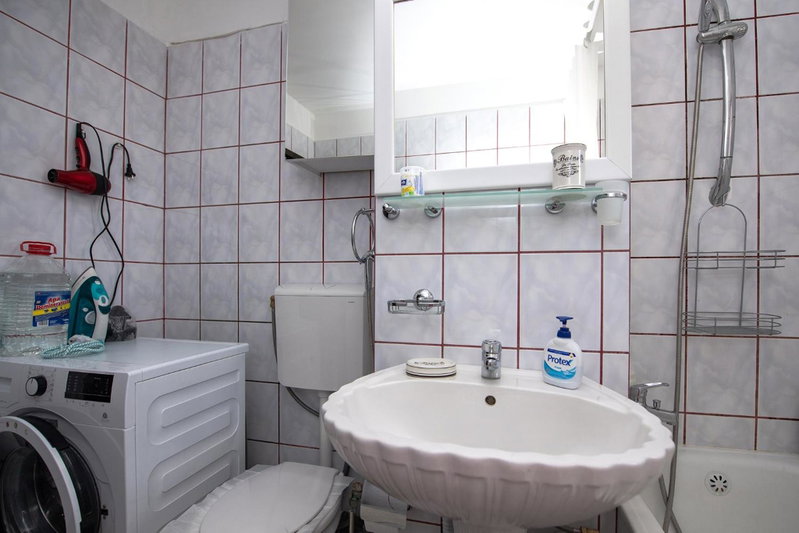 Apartament S46, Roman, Romania