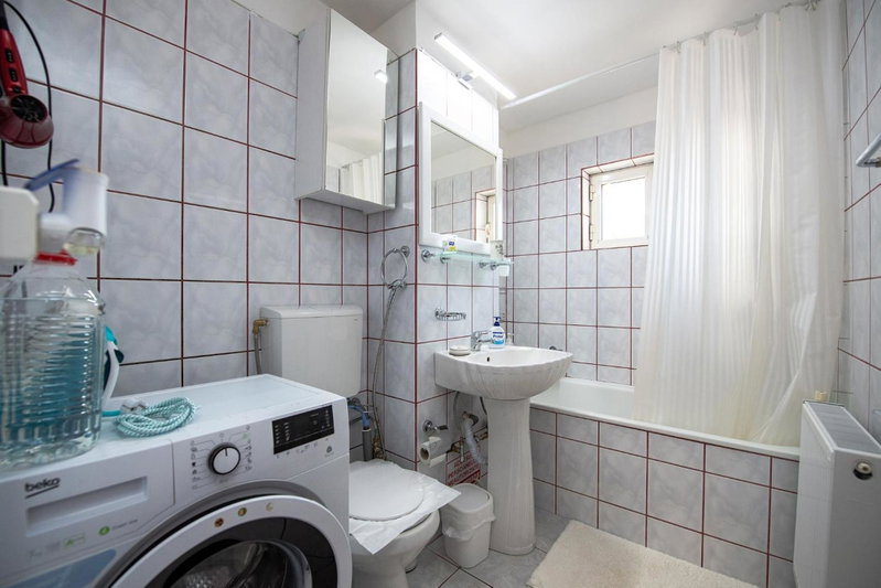 Apartament S46, Roman, Romania