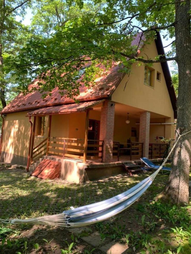 Gyöngyvirág Vendégház, Hungary